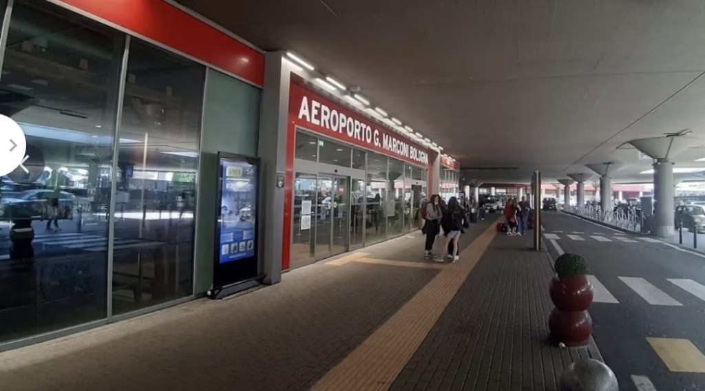 Accident at Bologna airport, worker dies crushed while working on the&nbsp;runway